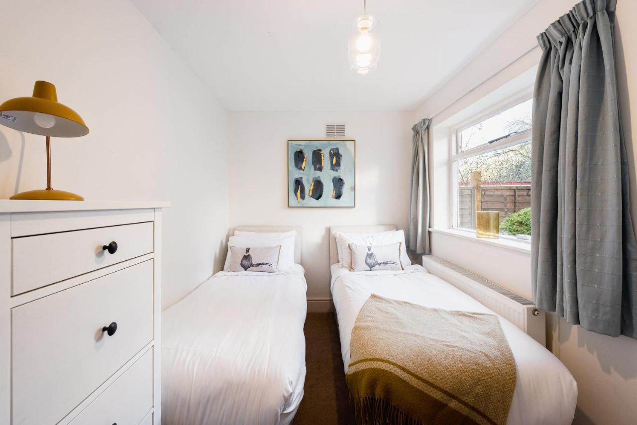 Heart Of Ealing Apartment With Garden 伦敦 外观 照片