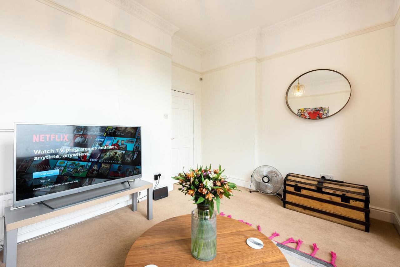 Heart Of Ealing Apartment With Garden 伦敦 外观 照片