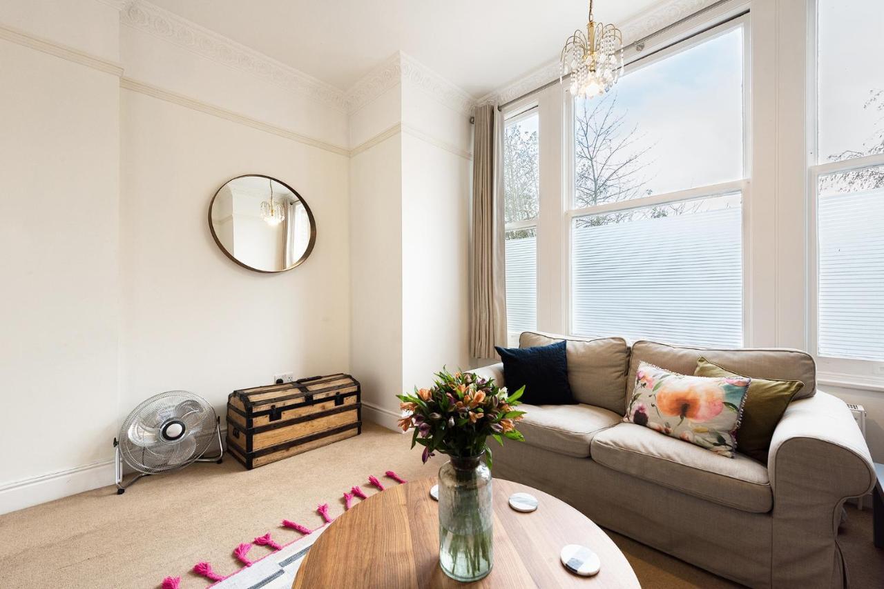Heart Of Ealing Apartment With Garden 伦敦 外观 照片