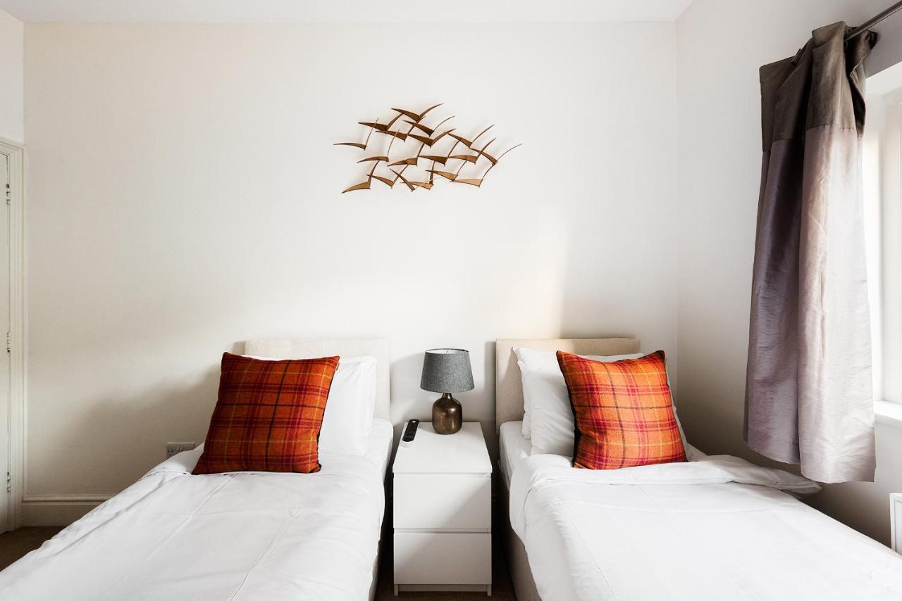 Heart Of Ealing Apartment With Garden 伦敦 外观 照片