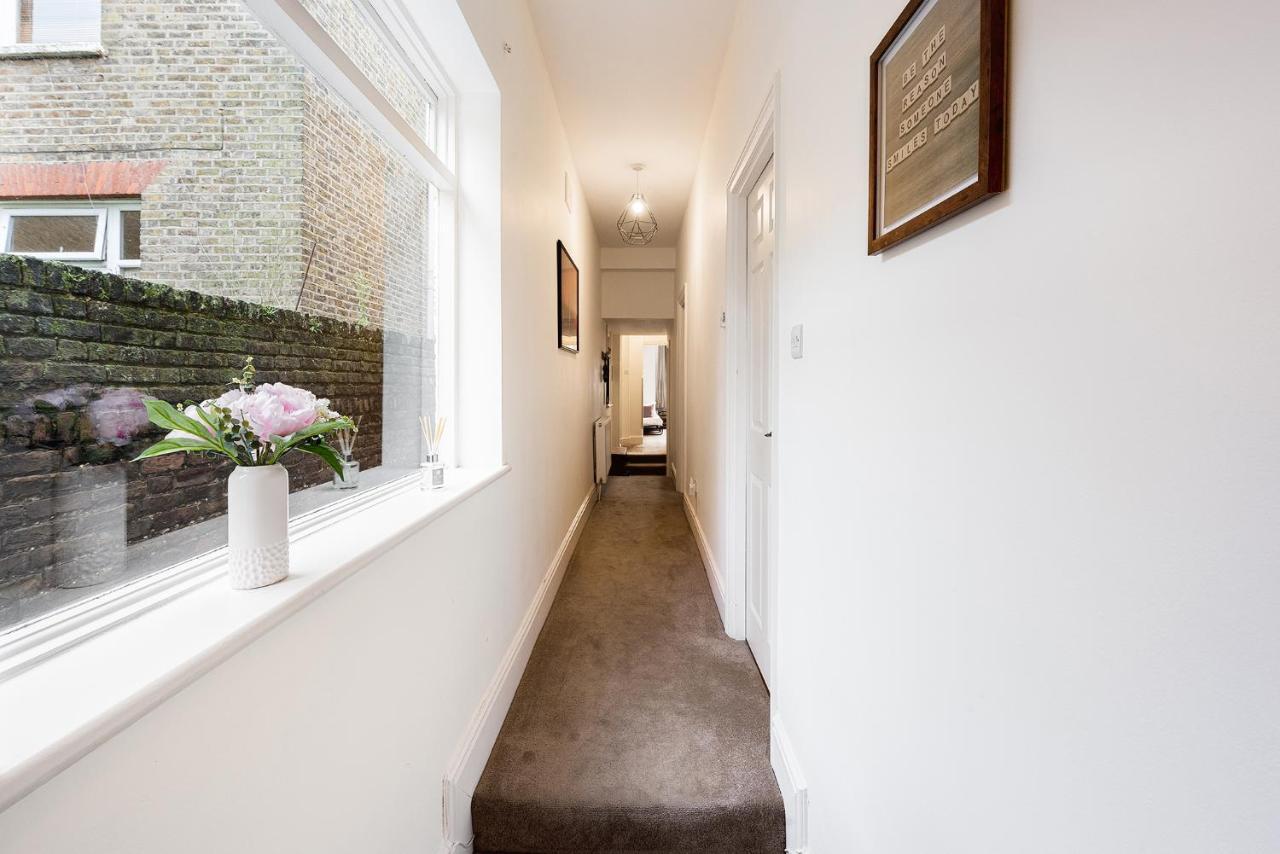 Heart Of Ealing Apartment With Garden 伦敦 外观 照片
