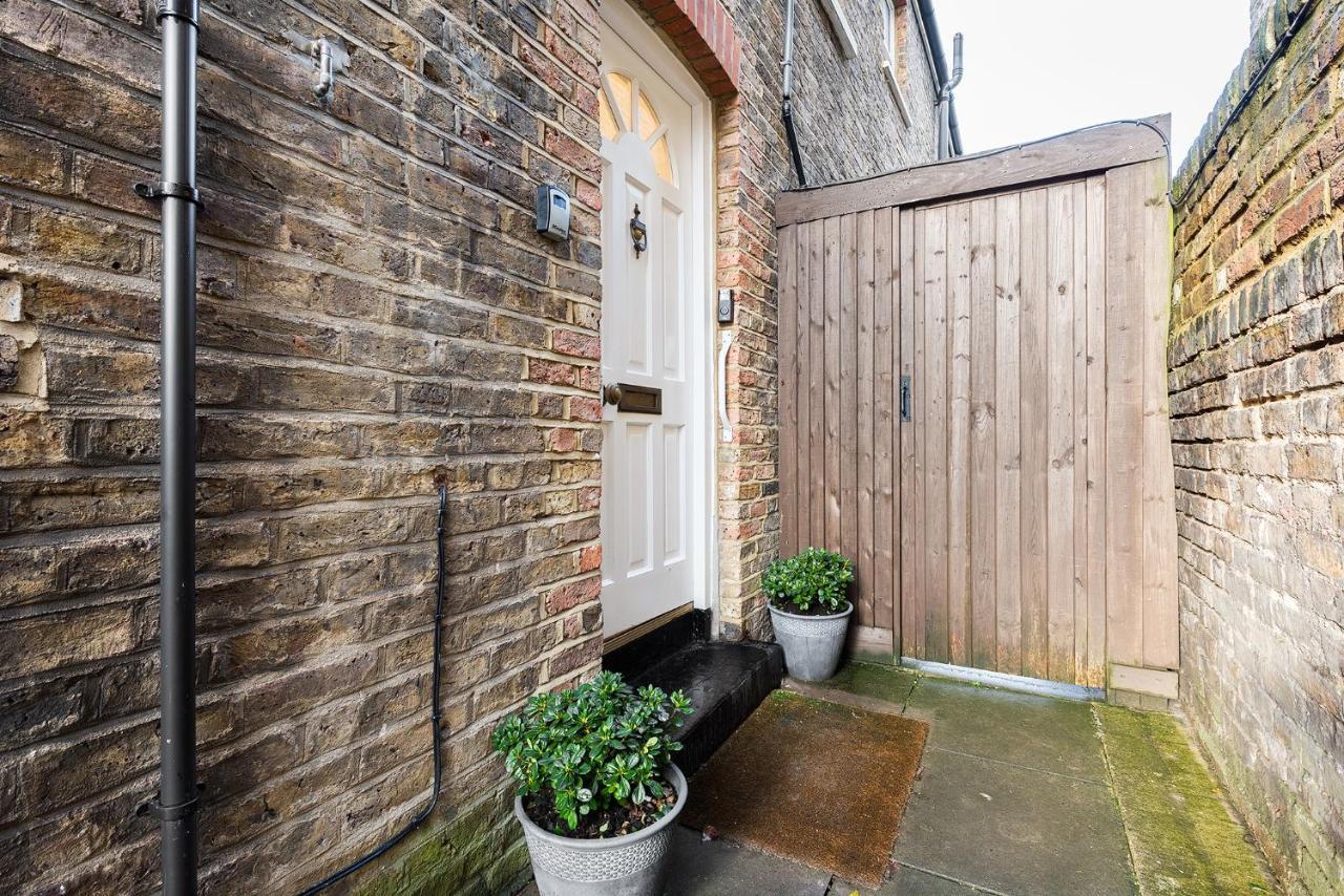 Heart Of Ealing Apartment With Garden 伦敦 外观 照片